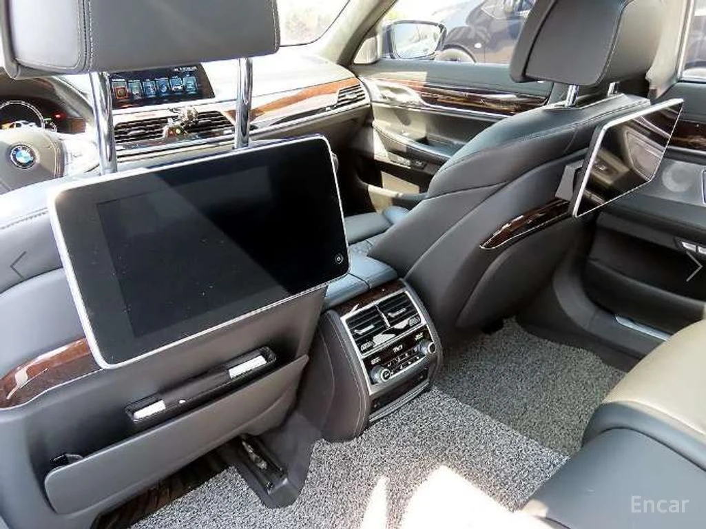 BMW 750 Li* XDRIVE* HARMON* KARDON* ОБДУХВАНЕ* 3TV* МАСАЖ*, снимка 15 - Автомобили и джипове - 54855080