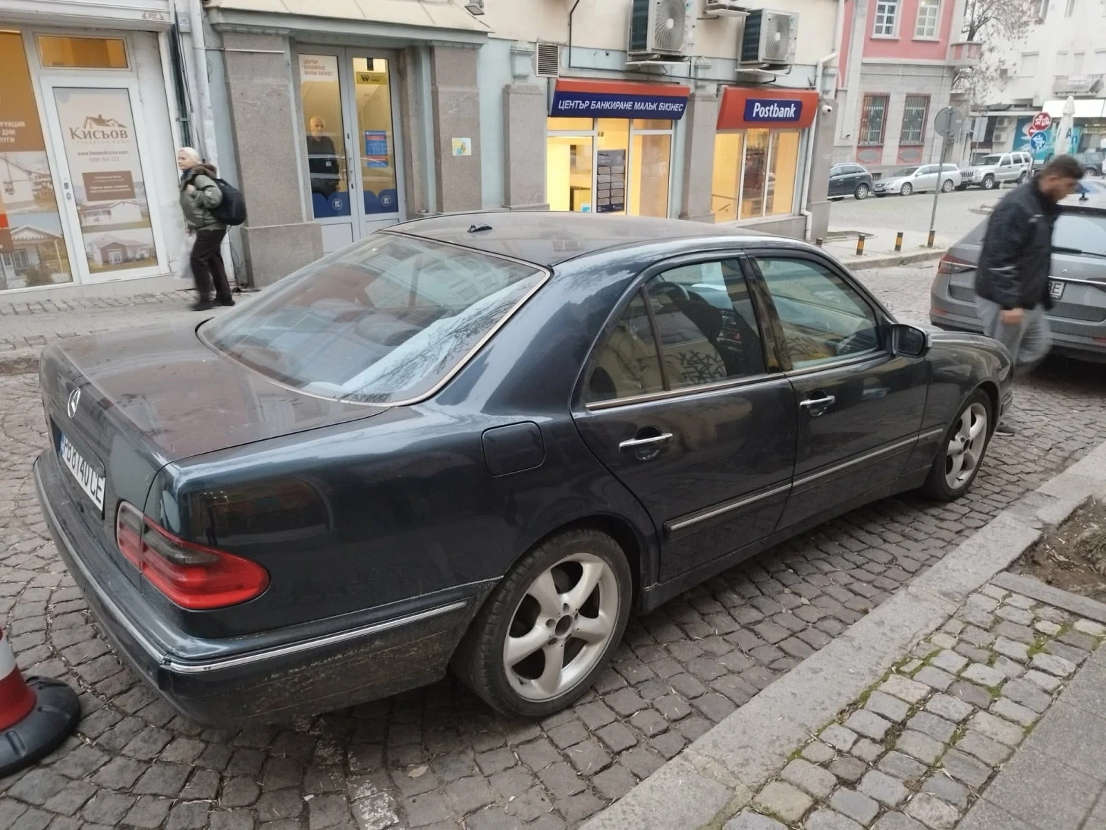 Mercedes-Benz E 270, снимка 3 - Автомобили и джипове - 54906766