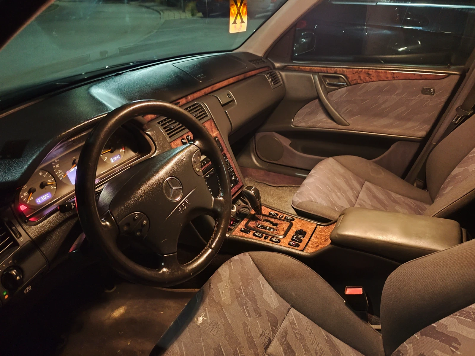 Mercedes-Benz E 270, снимка 4 - Автомобили и джипове - 54906766