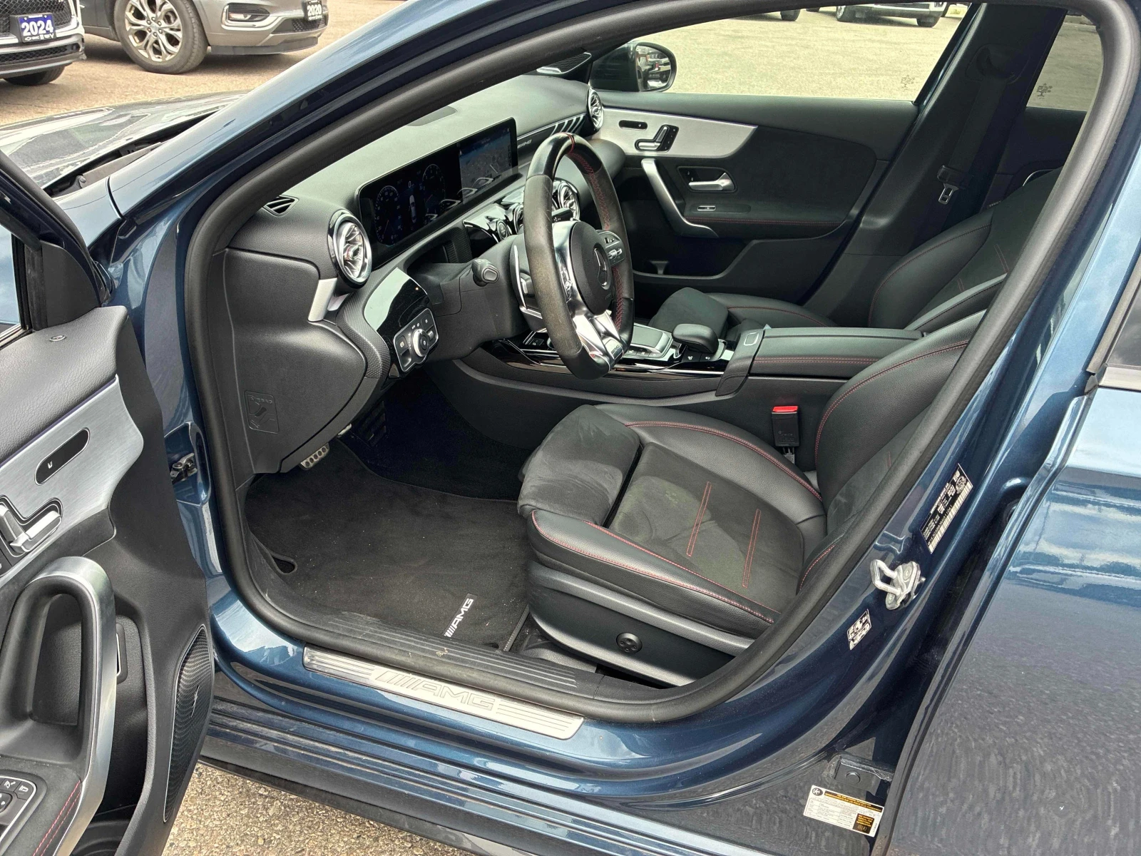 Mercedes-Benz A 35 AMG * 2 КЛЮЧА * СЕРВИЗНА ИСТ * ПАНОРАМА * CARFAX, снимка 7 - Автомобили и джипове - 55054170