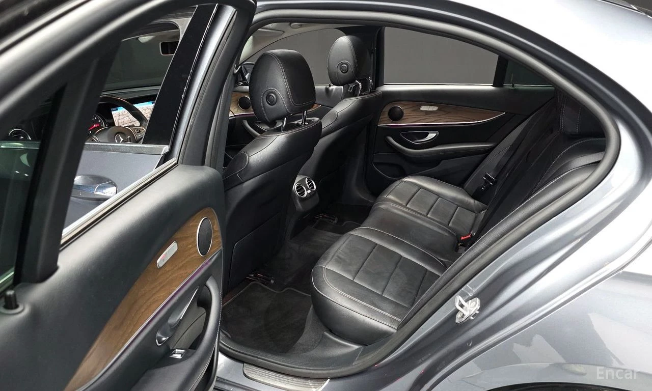 Mercedes-Benz E 300 4MATIC* ПОДГРЕВ* 360КАМЕРА* КЕЙЛЕС* , снимка 14 - Автомобили и джипове - 55340496