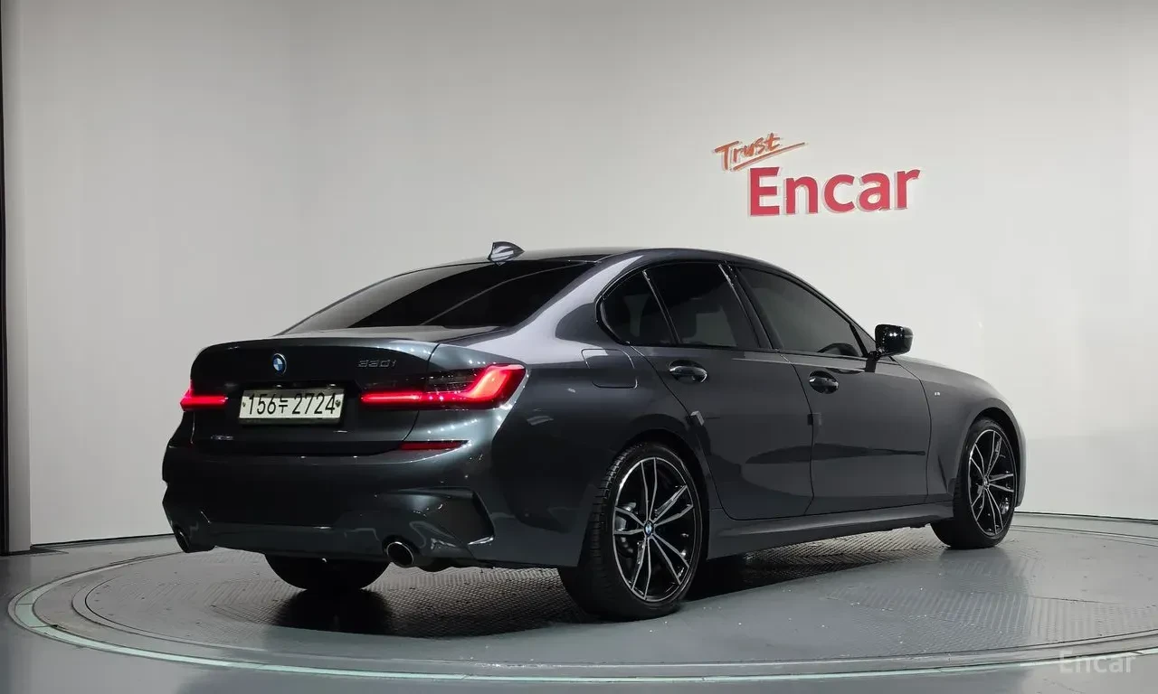 BMW 330 M* SPORT* HARMON* KARDON* ДИСТРОНИК* ХЕДЪП* 360КАМ, снимка 2 - Автомобили и джипове - 56176281