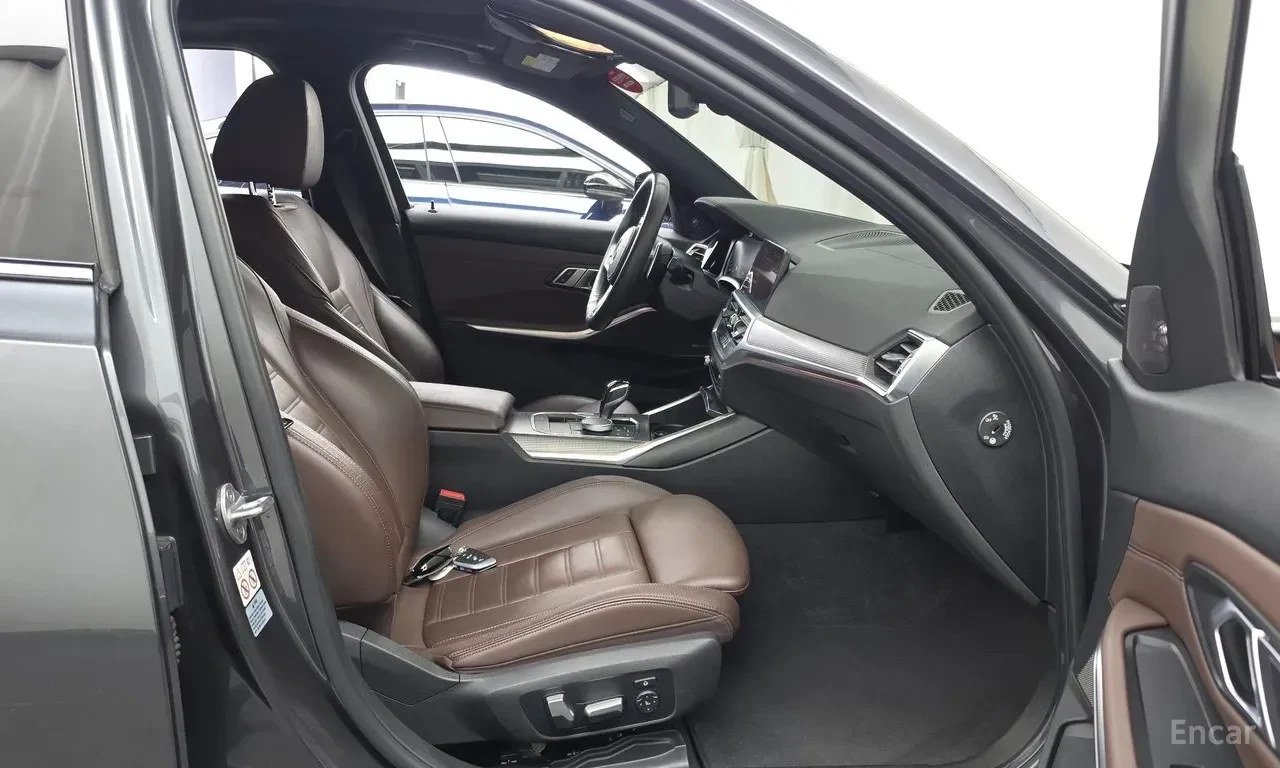 BMW 330 M* SPORT* HARMON* KARDON* ДИСТРОНИК* ХЕДЪП* 360КАМ, снимка 14 - Автомобили и джипове - 56176281