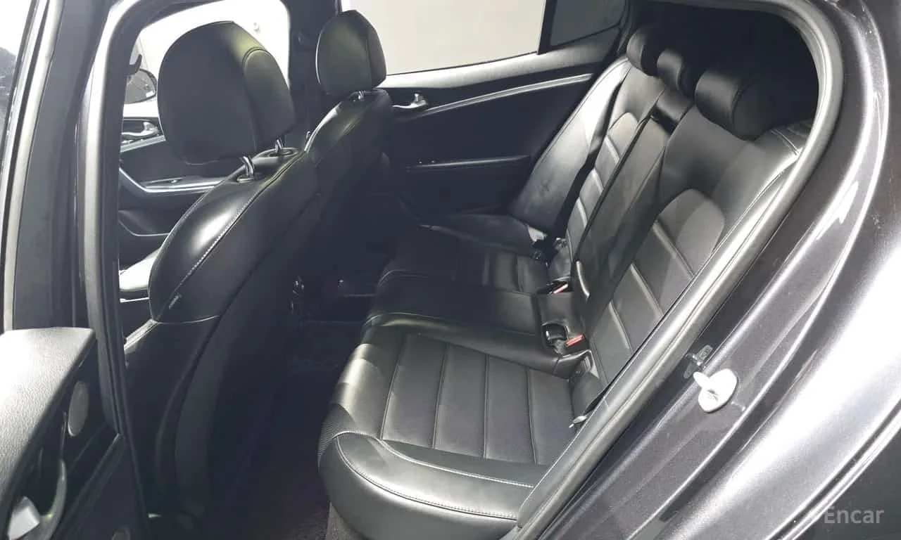 Kia Stinger * 2.0 Turbo 2WD * ���� �� �� | Mobile.bg � ����������� 12