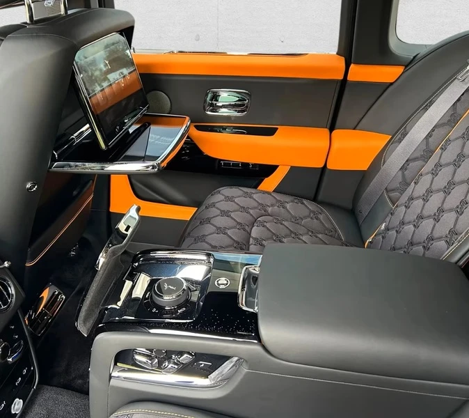 Rolls-Royce Cullinan, снимка 9 - Автомобили и джипове - 53725225