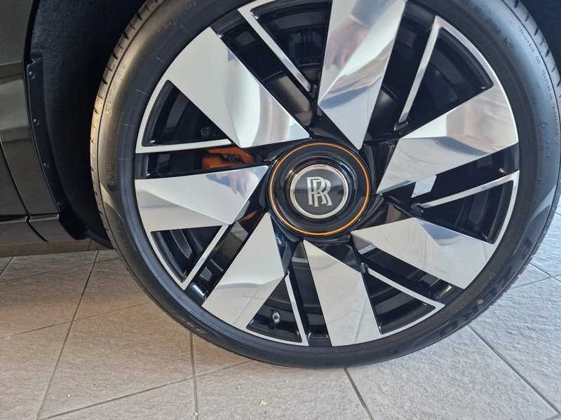 Rolls-Royce Cullinan, снимка 5 - Автомобили и джипове - 53725225