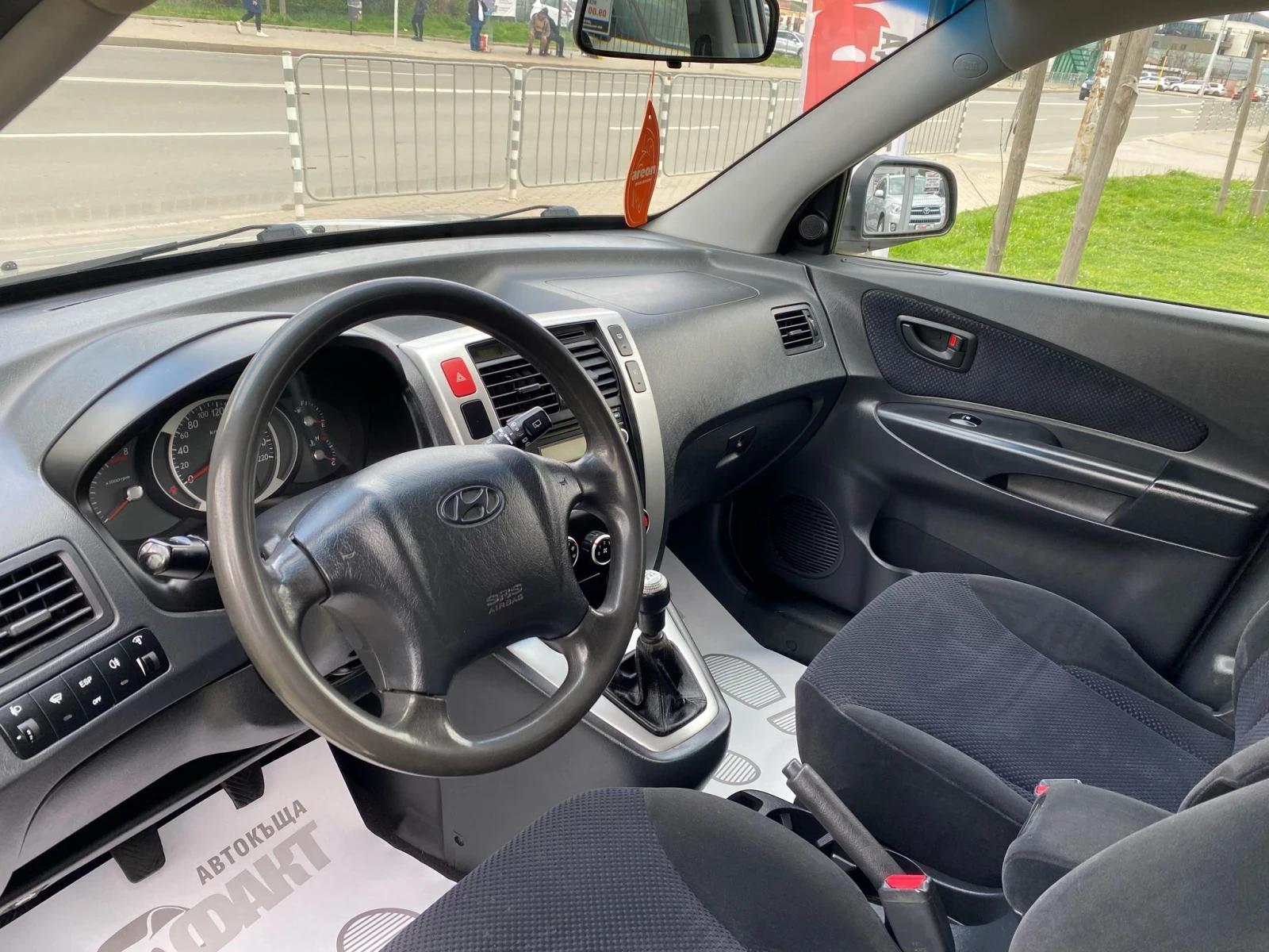 Hyundai Tucson 2.0i/РЕАЛНИ КМ ! ! !  - изображение 7