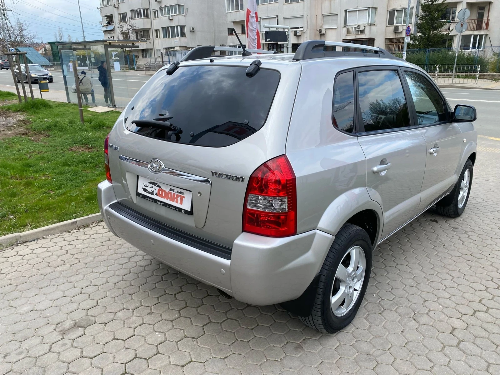Hyundai Tucson 2.0i/РЕАЛНИ КМ ! ! !  - изображение 4