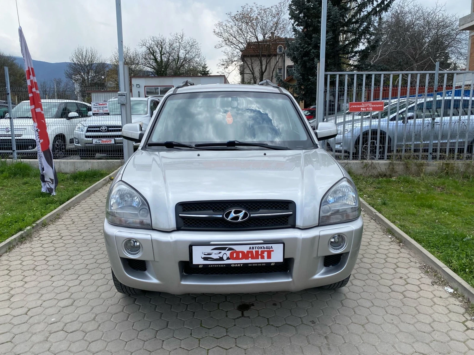 Hyundai Tucson 2.0i/РЕАЛНИ КМ ! ! !  - изображение 2