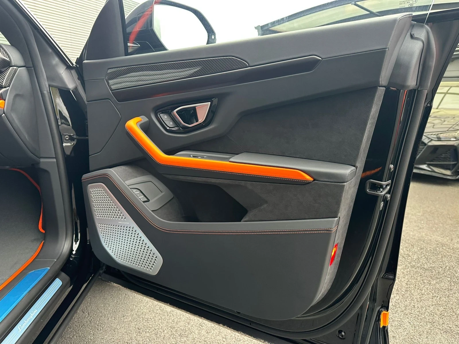 Lamborghini Urus URUS SE, снимка 8 - Автомобили и джипове - 54087669