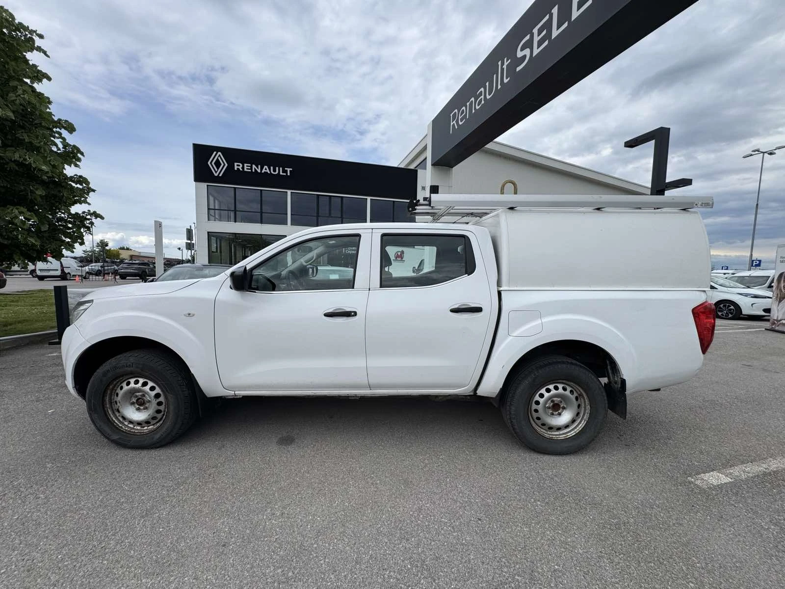 Nissan Navara 2.3 Dci, снимка 3 - Автомобили и джипове - 54640770