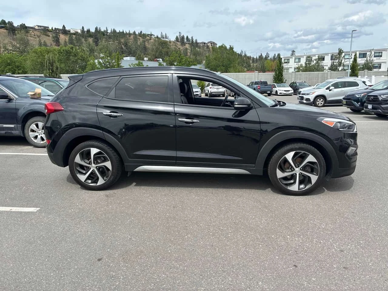 Hyundai Tucson SE/CARFAX/КОЖА/ПОДГРЕВ/ПАНОРАМА, снимка 3 - Автомобили и джипове - 54750412