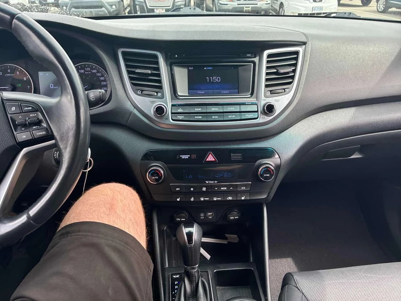 Hyundai Tucson SE/CARFAX/КОЖА/ПОДГРЕВ/ПАНОРАМА, снимка 13 - Автомобили и джипове - 54750412