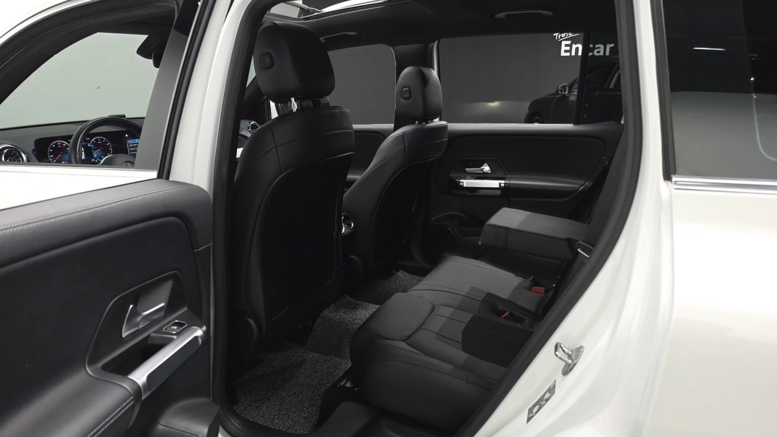 Mercedes-Benz GLB 220 ЕЛ. БАГАЖНИК* BLIND SPOT* ЛЮК* КРАЙНА ЦЕНА, снимка 11 - Автомобили и джипове - 55318863