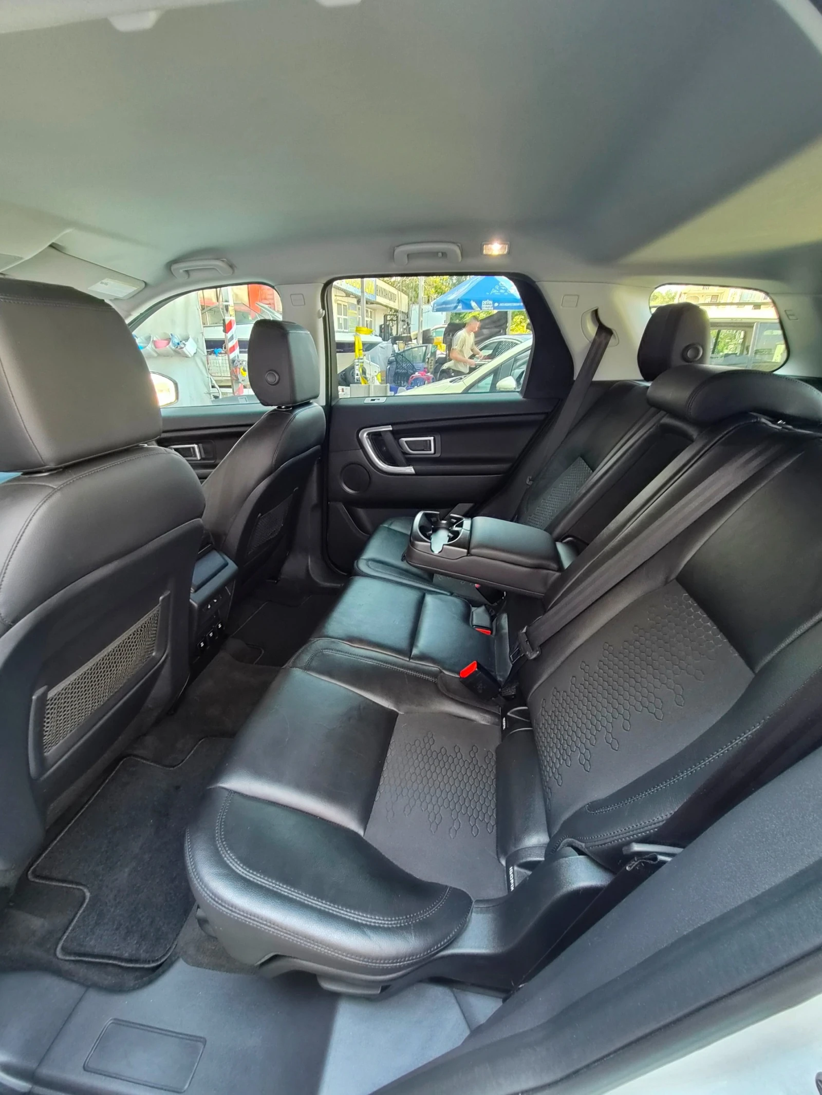 Land Rover Discovery Sport 2.0  4x4, снимка 10 - Автомобили и джипове - 55693566