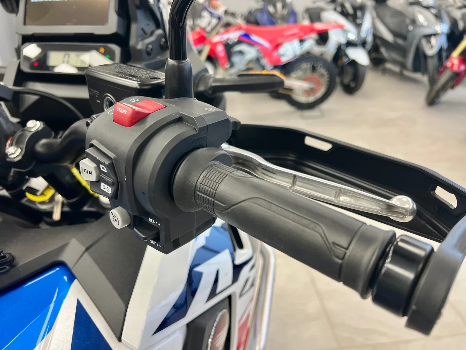 Honda Crf Africa Twin 1100 DCT 2024 - изображение 8