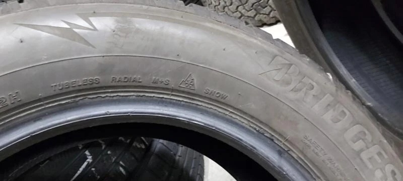 Гуми Зимни 225/65R17, снимка 10 - Гуми и джанти - 35606601