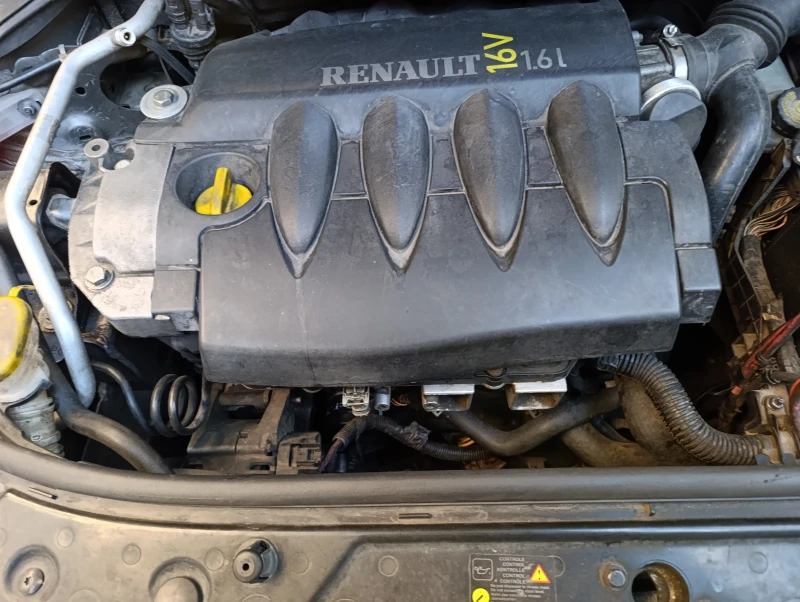 Renault Megane 1.6, снимка 9 - Автомобили и джипове - 47877877