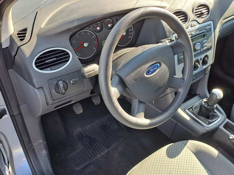 Ford Focus 1.6 I, снимка 7 - Автомобили и джипове - 48280317