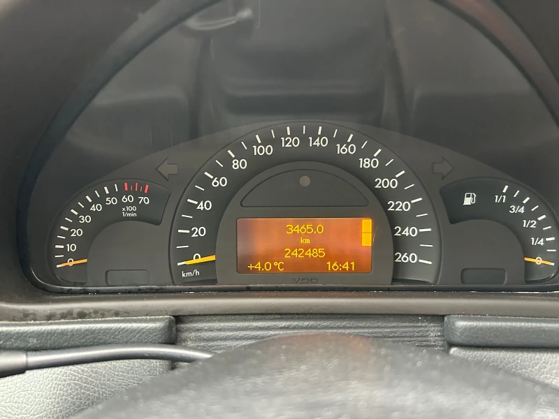 Mercedes-Benz C 200, снимка 12 - Автомобили и джипове - 48673625