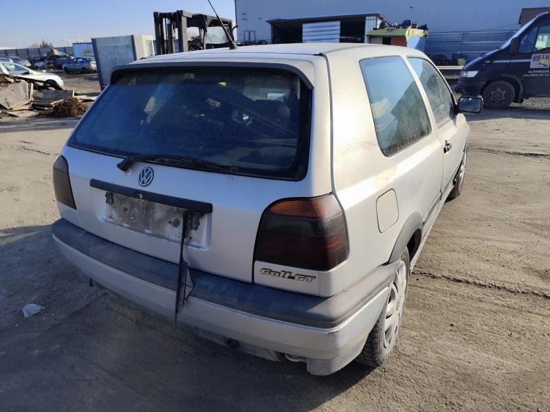 VW Golf 1.6, снимка 4 - Автомобили и джипове - 48798920