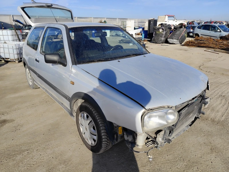 VW Golf 1.6, снимка 1 - Автомобили и джипове - 48798920