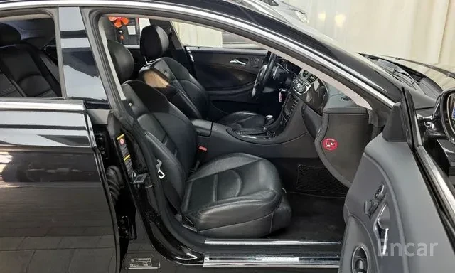Mercedes-Benz CLS 63 AMG * ОБДУХВАНЕ * AIRMATIC * 96K KM * FULL * , снимка 11 - Автомобили и джипове - 56130337