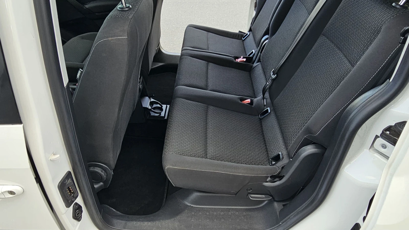 VW Caddy 2.0 TDI-2 бр. XL с ПЛАТФОРМА-клима-камера-темпомат | Mobile.bg — изображение 14