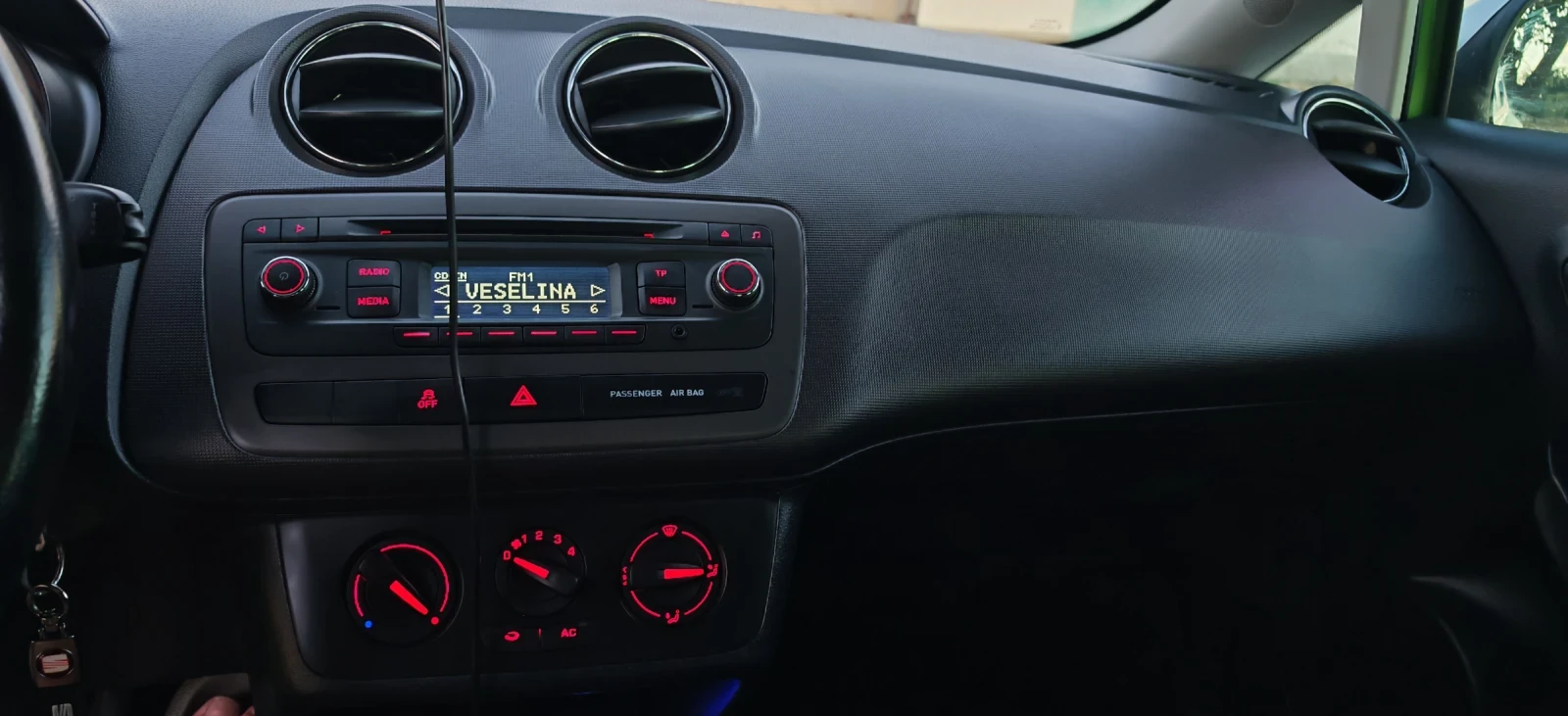 Seat Ibiza СТ хечбек - изображение 10