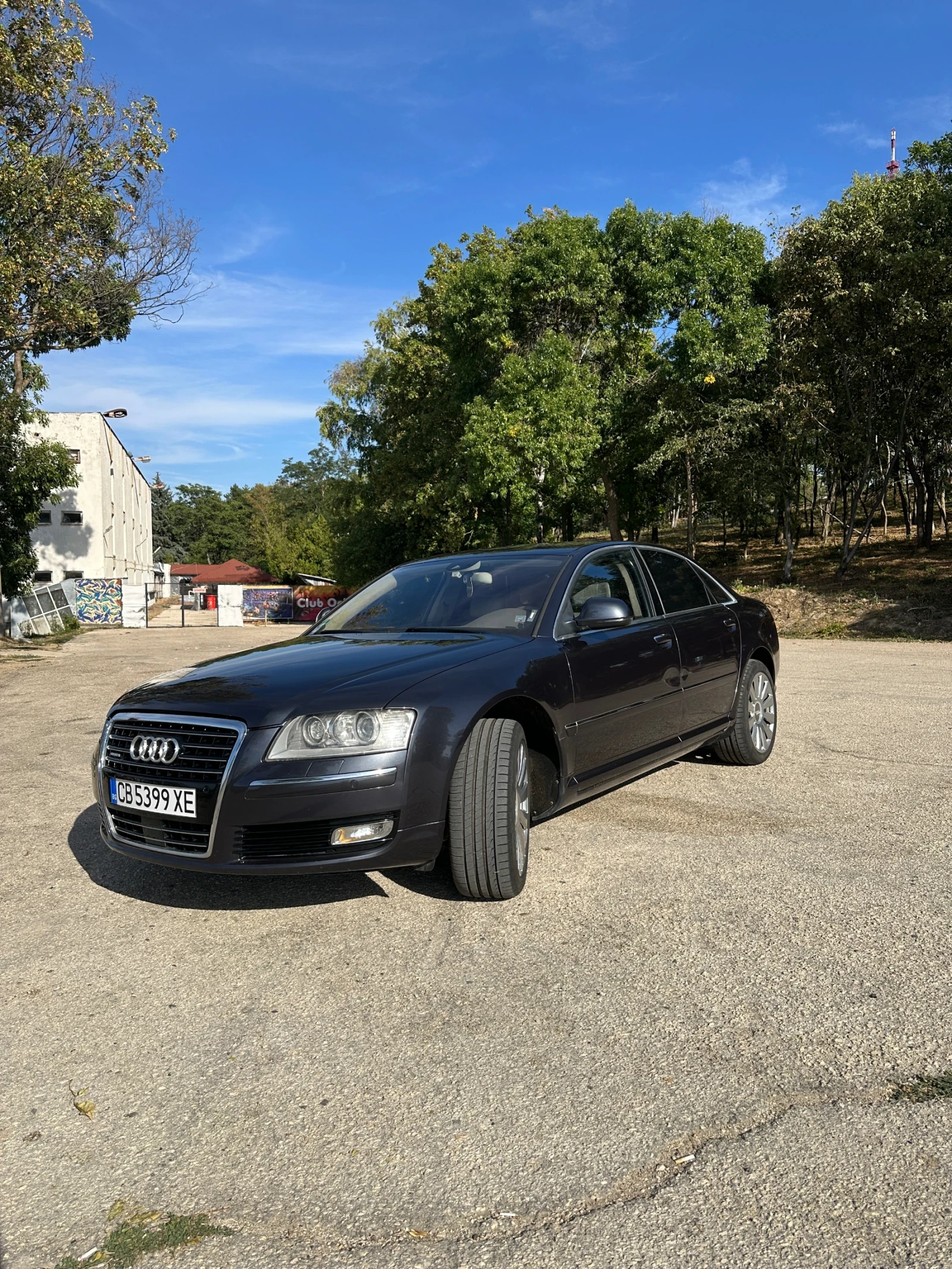 Audi A8 4.2 FSI - изображение 2