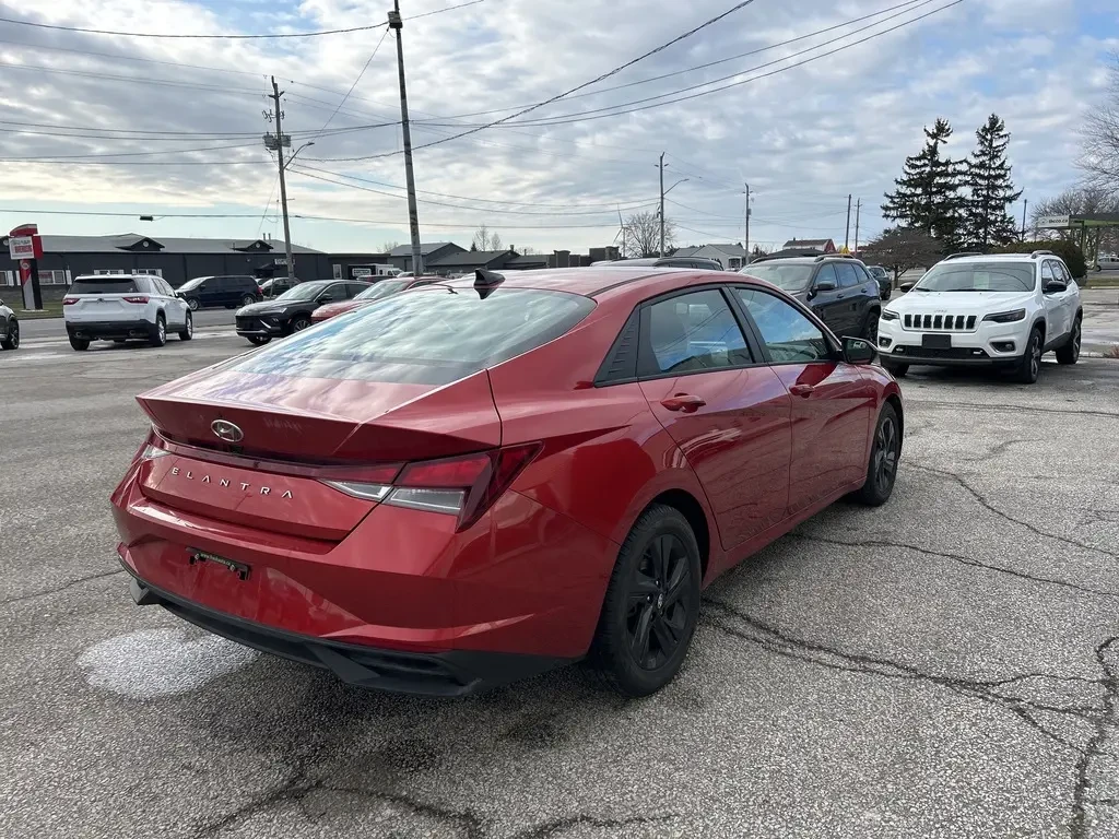 Hyundai Elantra Preferred* Preferred IVT w/Sun & Tech Package - изображение 4