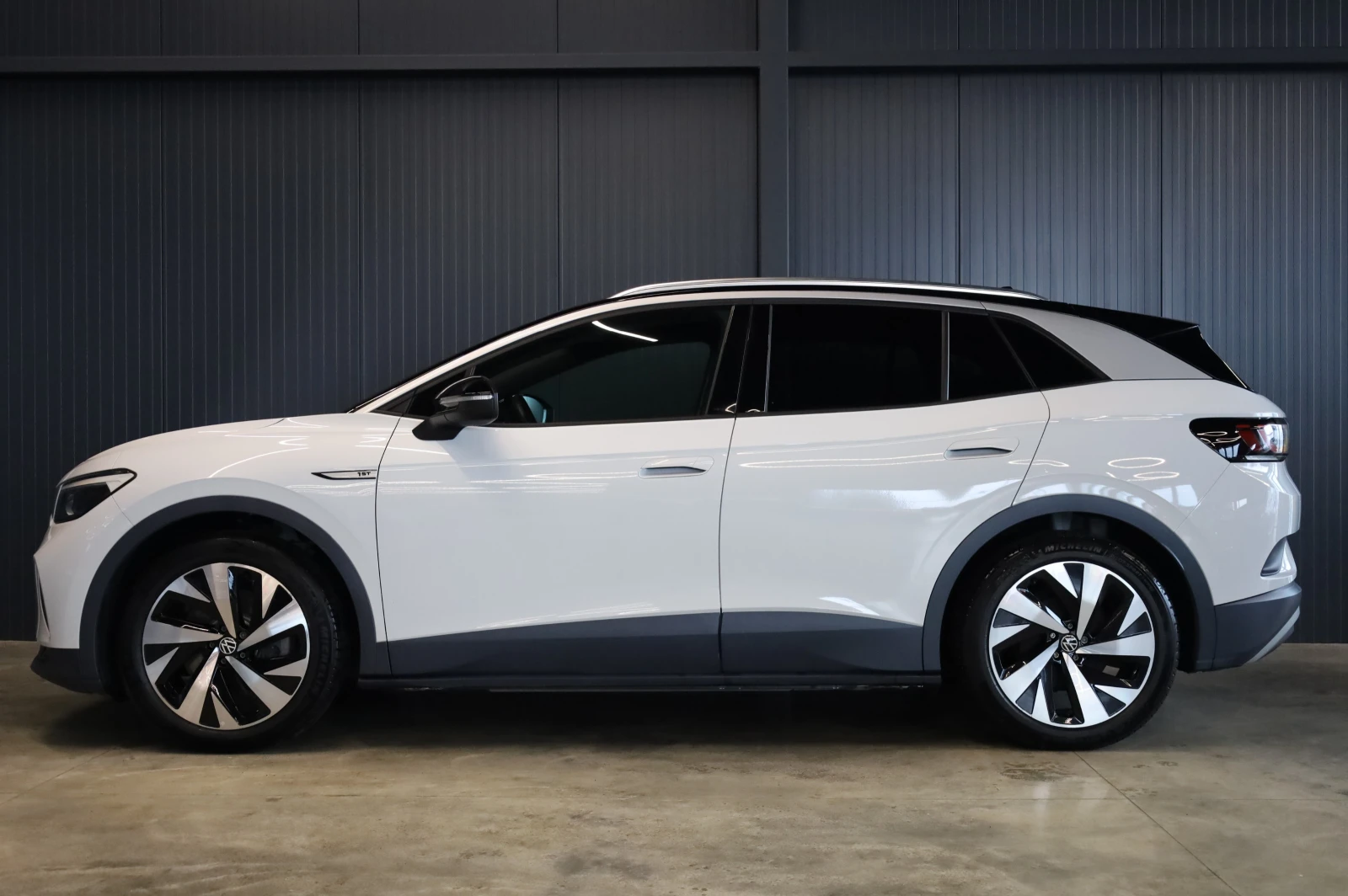 VW ID.4 1-ST EDITION* LED LIGHTS* NAVI* !!!, снимка 3 - Автомобили и джипове - 54078340