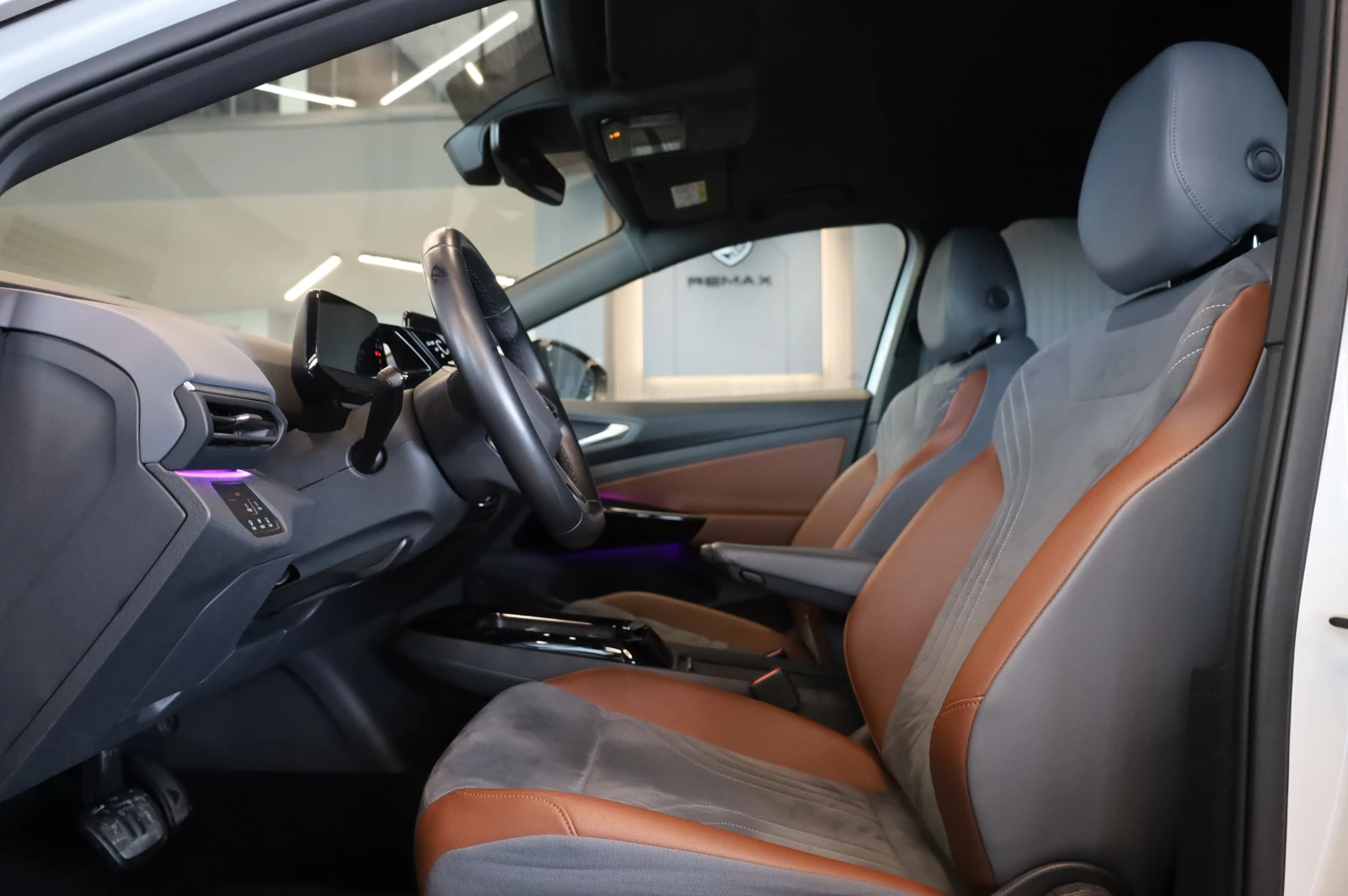 VW ID.4 1-ST EDITION* LED LIGHTS* NAVI* !!!, снимка 11 - Автомобили и джипове - 54078340