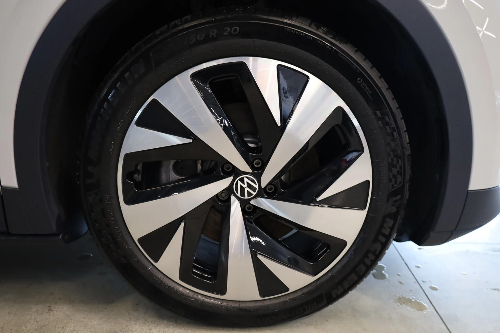 VW ID.4 1-ST EDITION* LED LIGHTS* NAVI* !!!, снимка 5 - Автомобили и джипове - 54078340