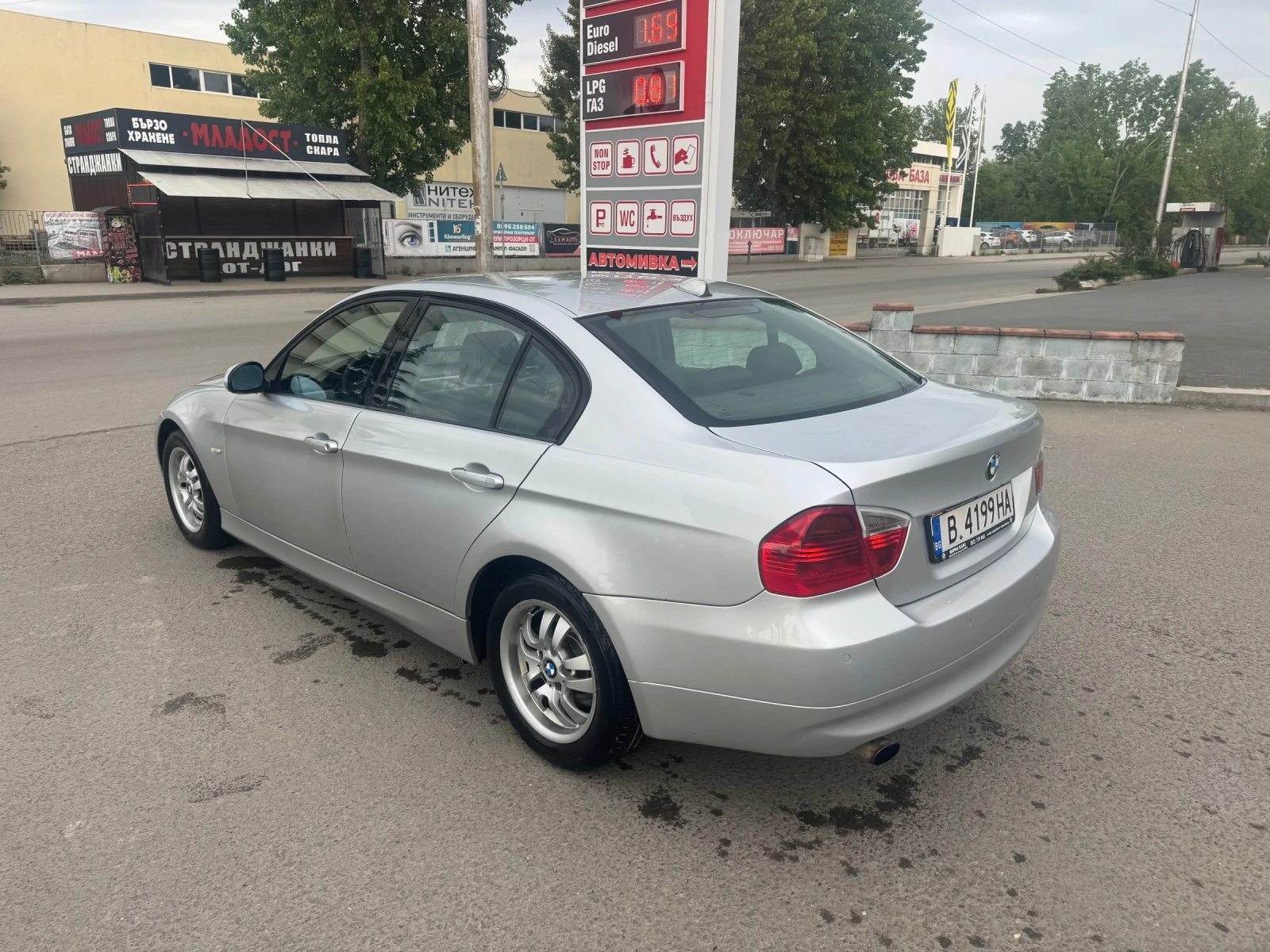 BMW 320 2.0 D 6ск, снимка 6 - Автомобили и джипове - 54543743
