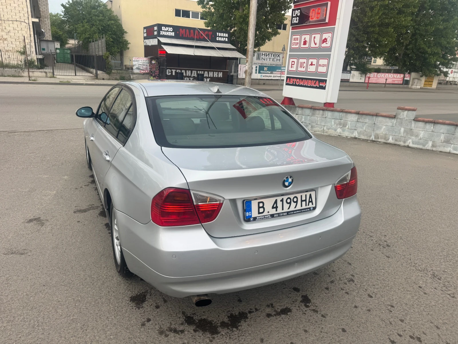 BMW 320 2.0 D 6ск, снимка 5 - Автомобили и джипове - 54543743