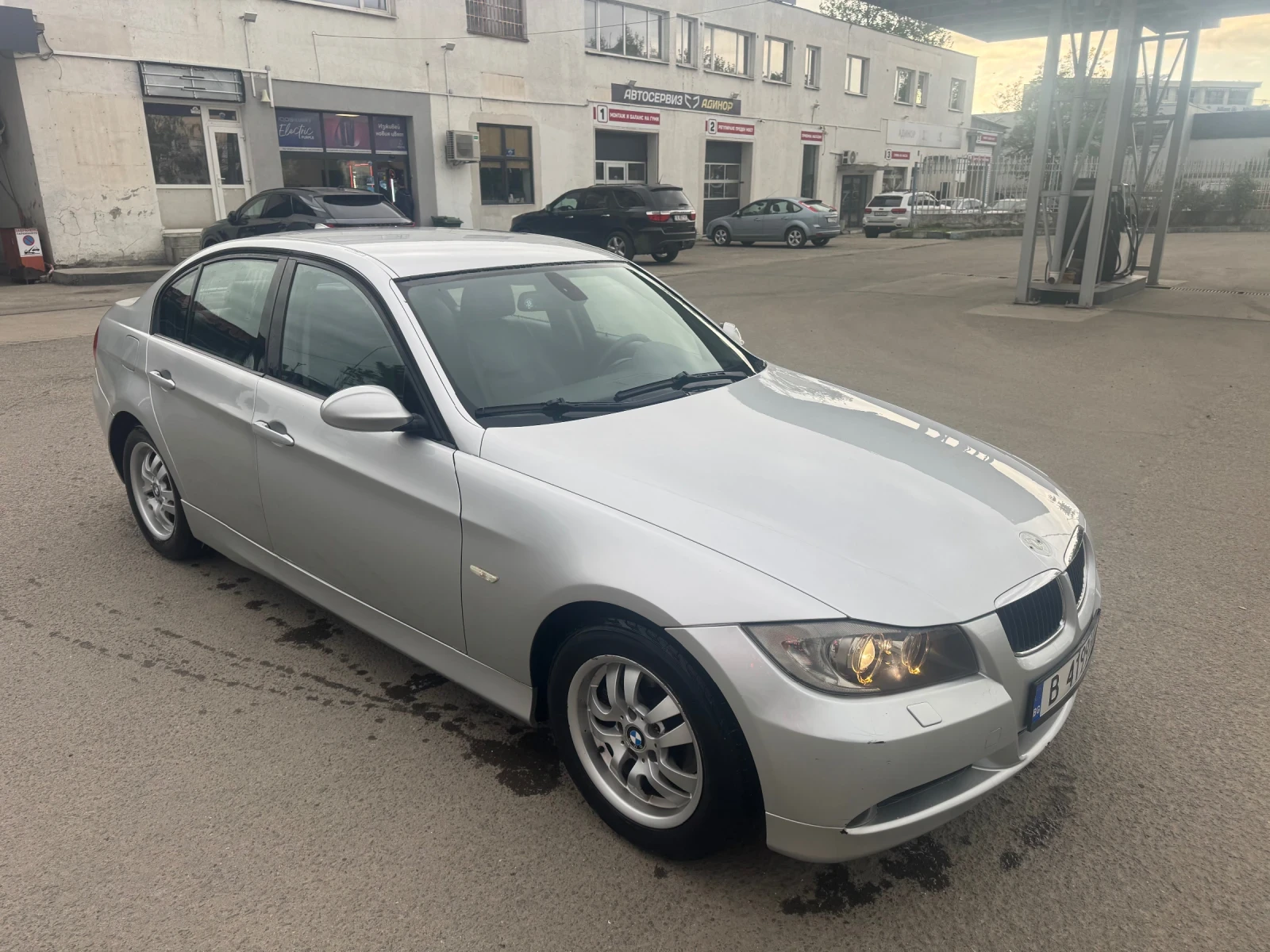BMW 320 2.0 D 6ск, снимка 8 - Автомобили и джипове - 54543743
