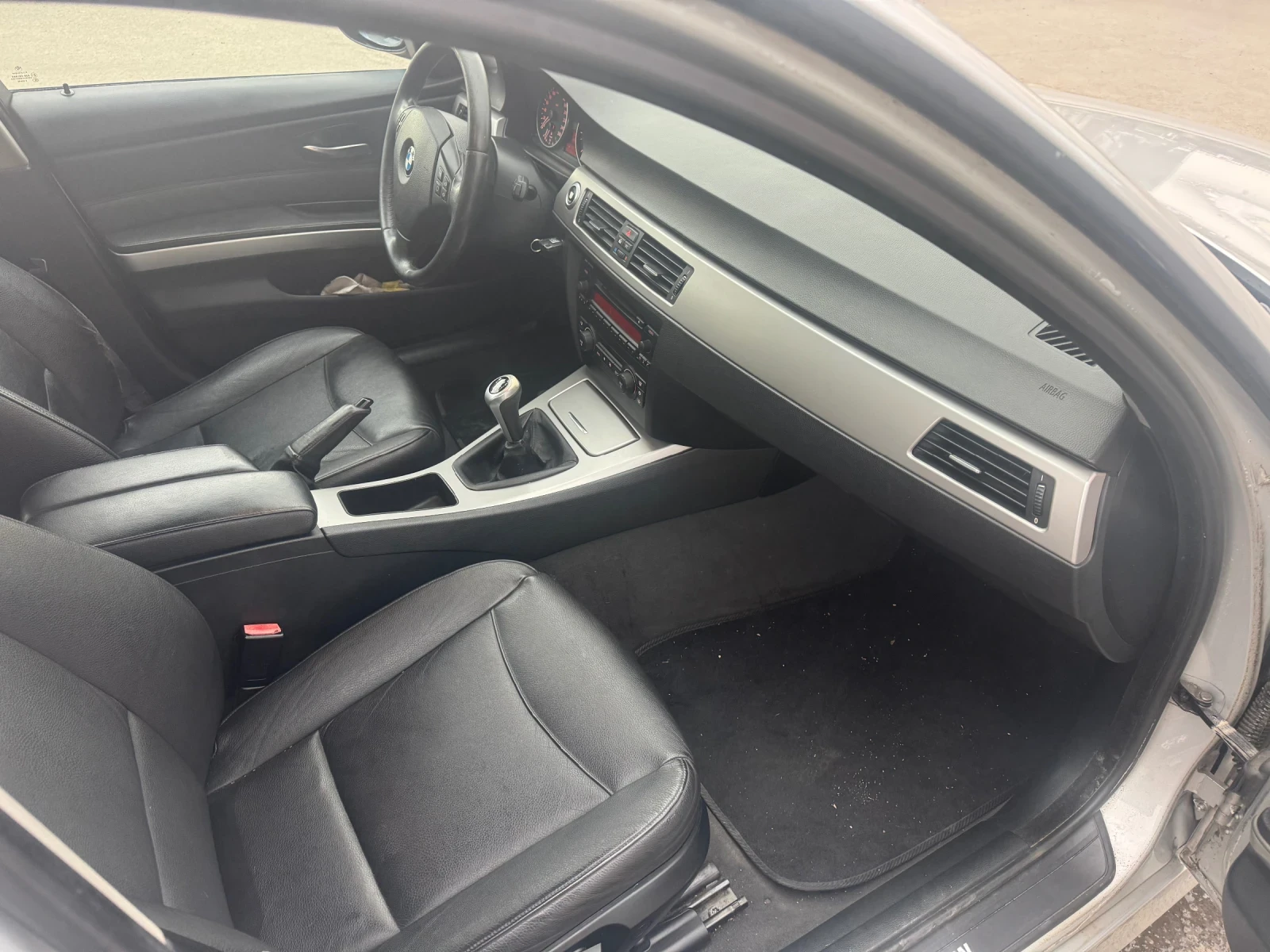 BMW 320 2.0 D 6ск, снимка 11 - Автомобили и джипове - 54543743