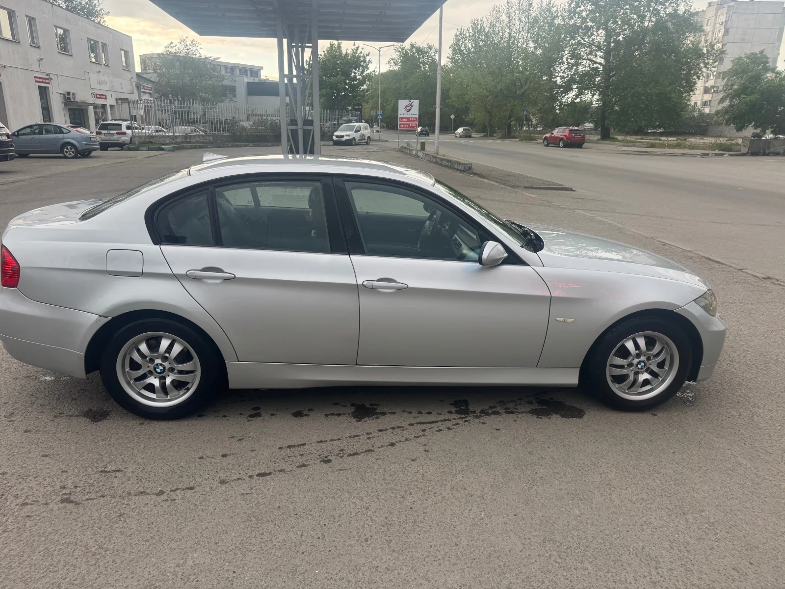 BMW 320 2.0 D 6ск, снимка 7 - Автомобили и джипове - 54543743