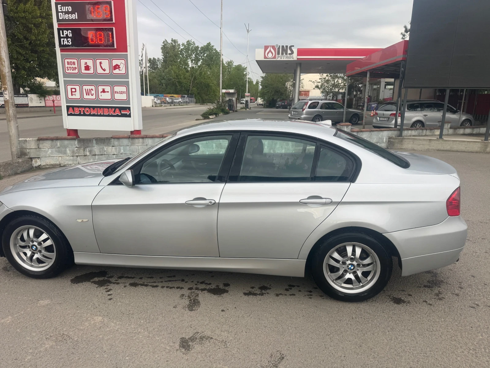 BMW 320 2.0 D 6ск, снимка 3 - Автомобили и джипове - 54543743