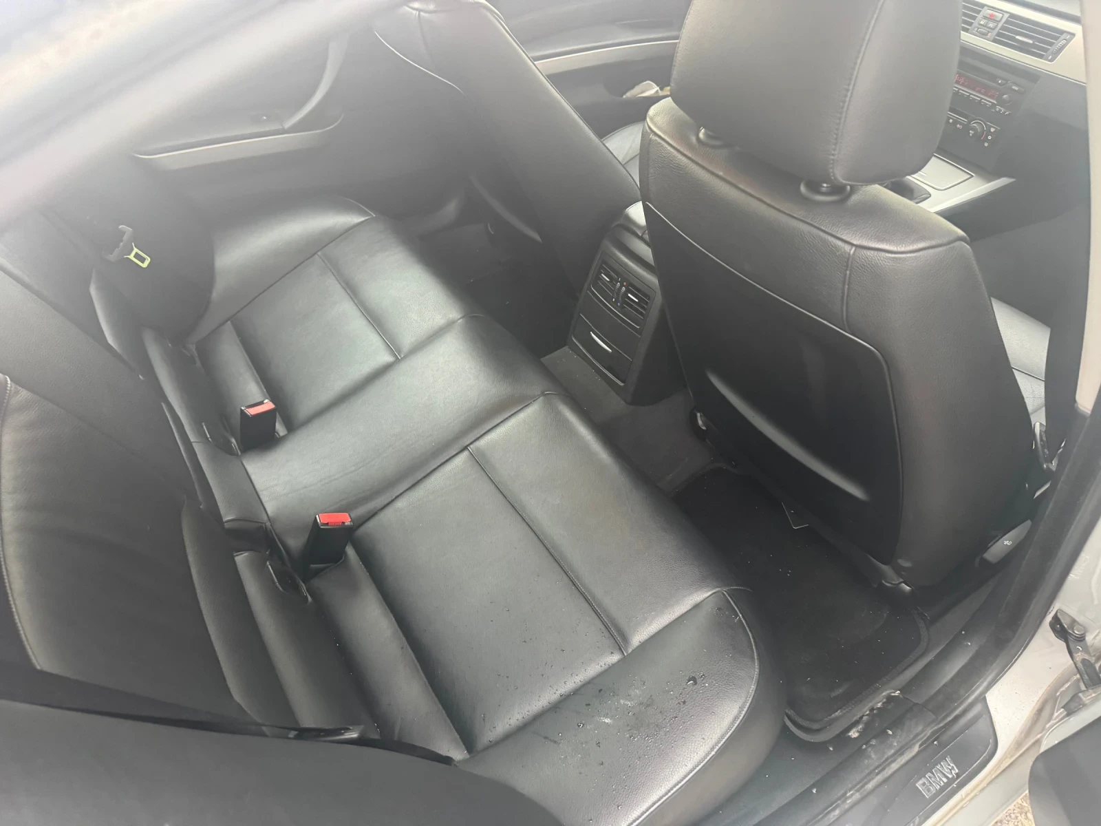 BMW 320 2.0 D 6ск, снимка 12 - Автомобили и джипове - 54543743