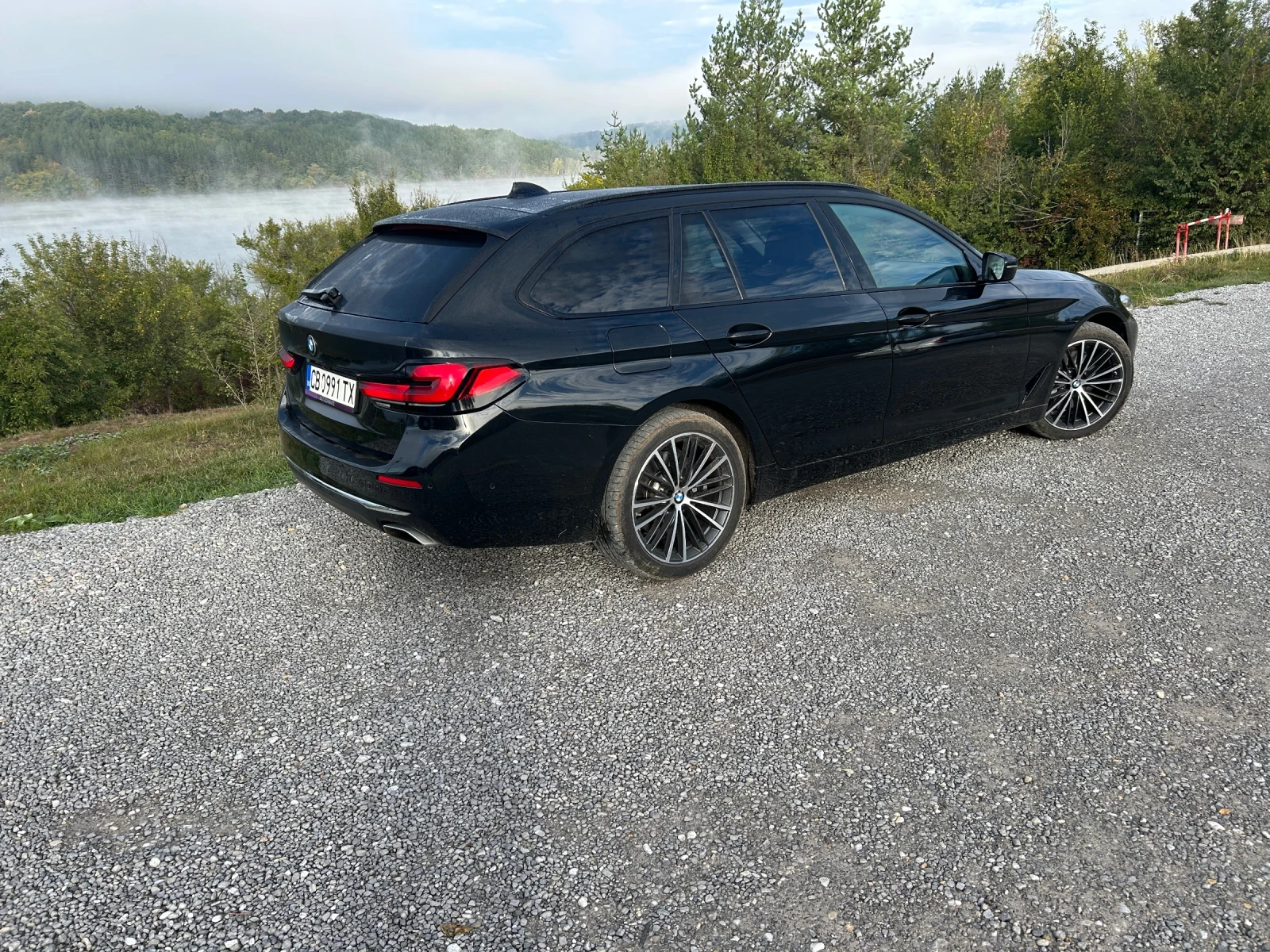 BMW 530 d xDrive ЛИЗИНГ/ГАРАНЦИОННА Facelift Luxury Line, снимка 6 - Автомобили и джипове - 55336184