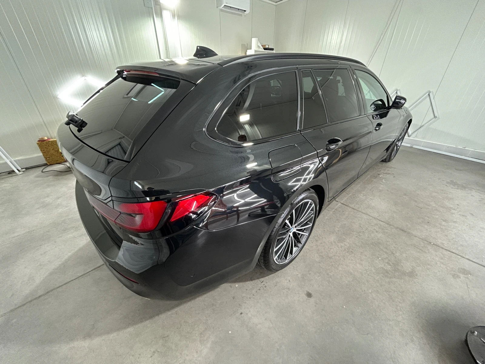 BMW 530 d xDrive ЛИЗИНГ/ГАРАНЦИОННА Facelift Luxury Line, снимка 8 - Автомобили и джипове - 55336184