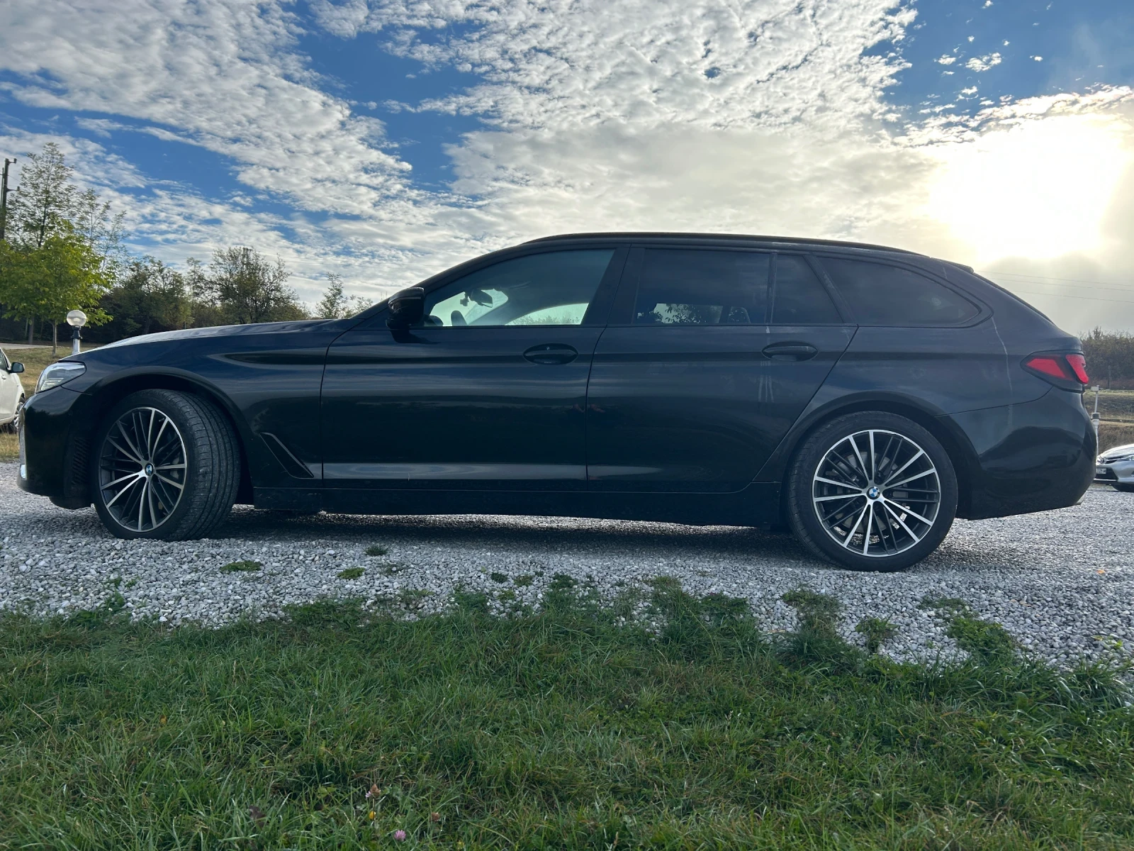 BMW 530 d xDrive ЛИЗИНГ/ГАРАНЦИОННА Facelift Luxury Line, снимка 4 - Автомобили и джипове - 55336184
