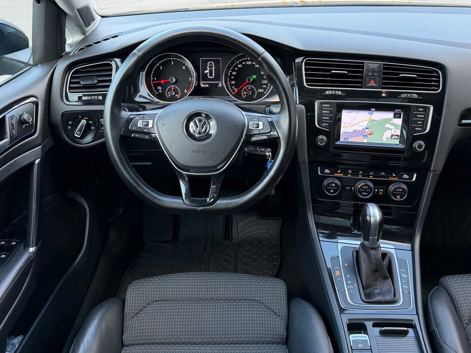 VW Golf 2.0TDi 150 DSG Ксенон Панорама , снимка 10 - Автомобили и джипове - 55418161