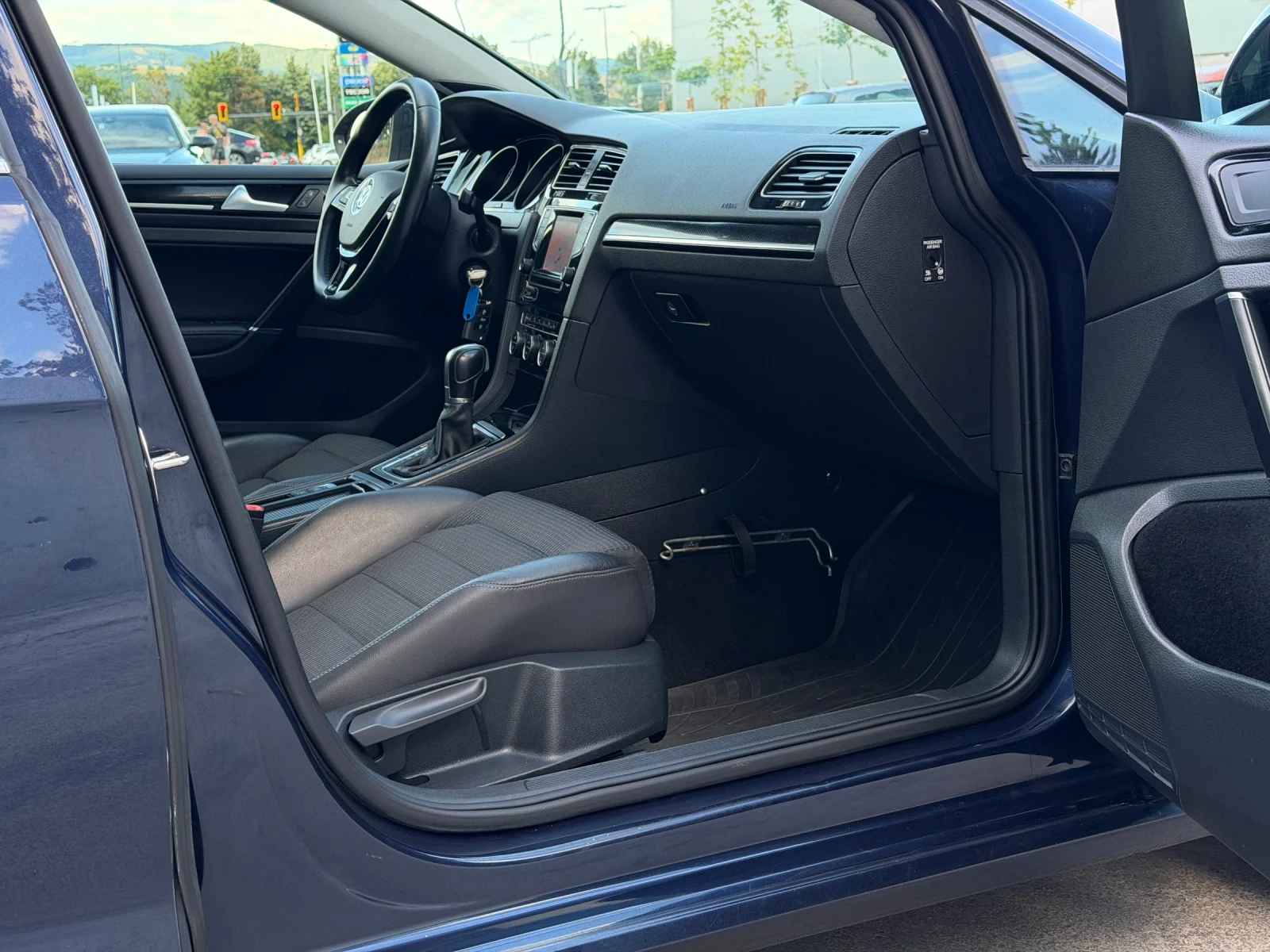 VW Golf 2.0TDi 150 DSG Ксенон Панорама , снимка 11 - Автомобили и джипове - 55418161