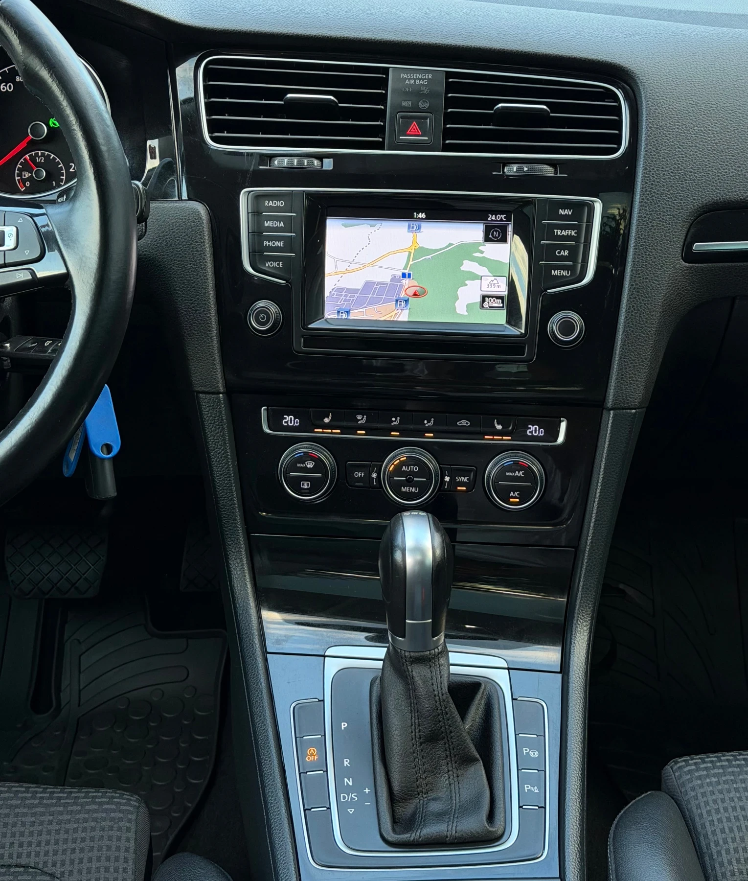 VW Golf 2.0TDi 150 DSG Ксенон Панорама , снимка 15 - Автомобили и джипове - 55418161