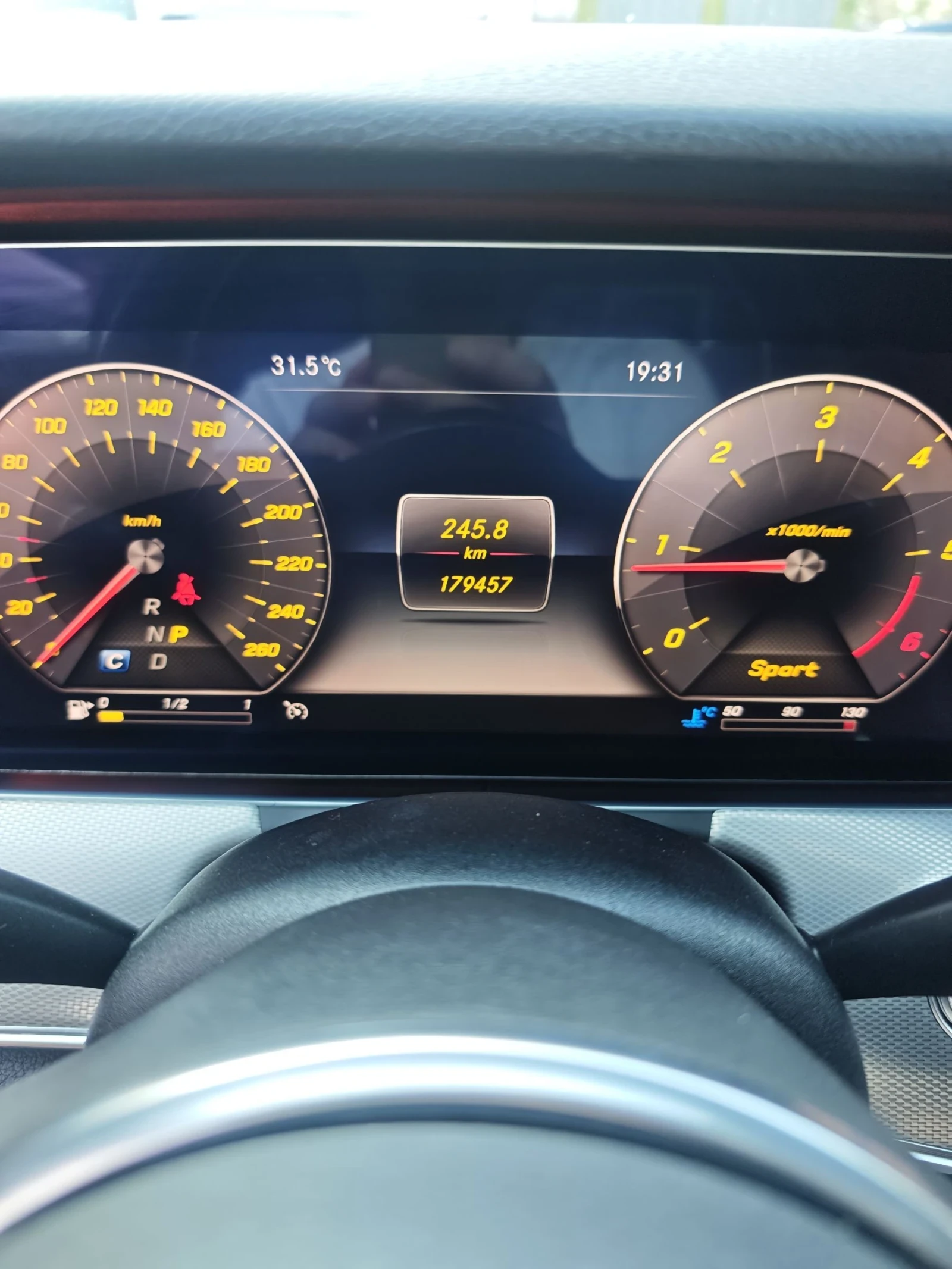 Mercedes-Benz E 220 AMG, ДИГИТАЛ, АМБИЕНТ, КАМЕРА, ПОДГРЕВ, ФУЛ , снимка 13 - Автомобили и джипове - 55480312