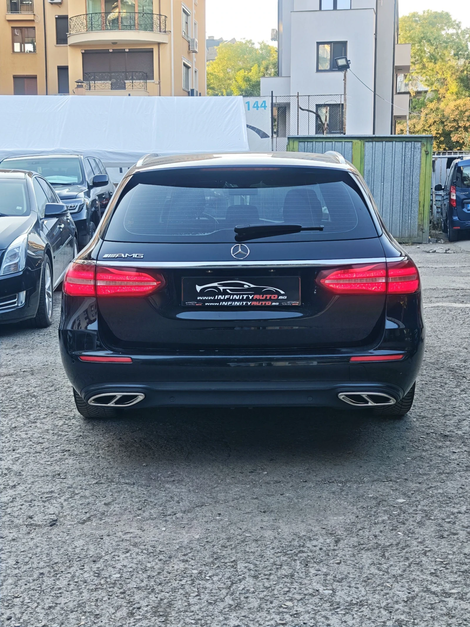 Mercedes-Benz E 220 AMG, ДИГИТАЛ, АМБИЕНТ, КАМЕРА, ПОДГРЕВ, ФУЛ , снимка 4 - Автомобили и джипове - 55480312