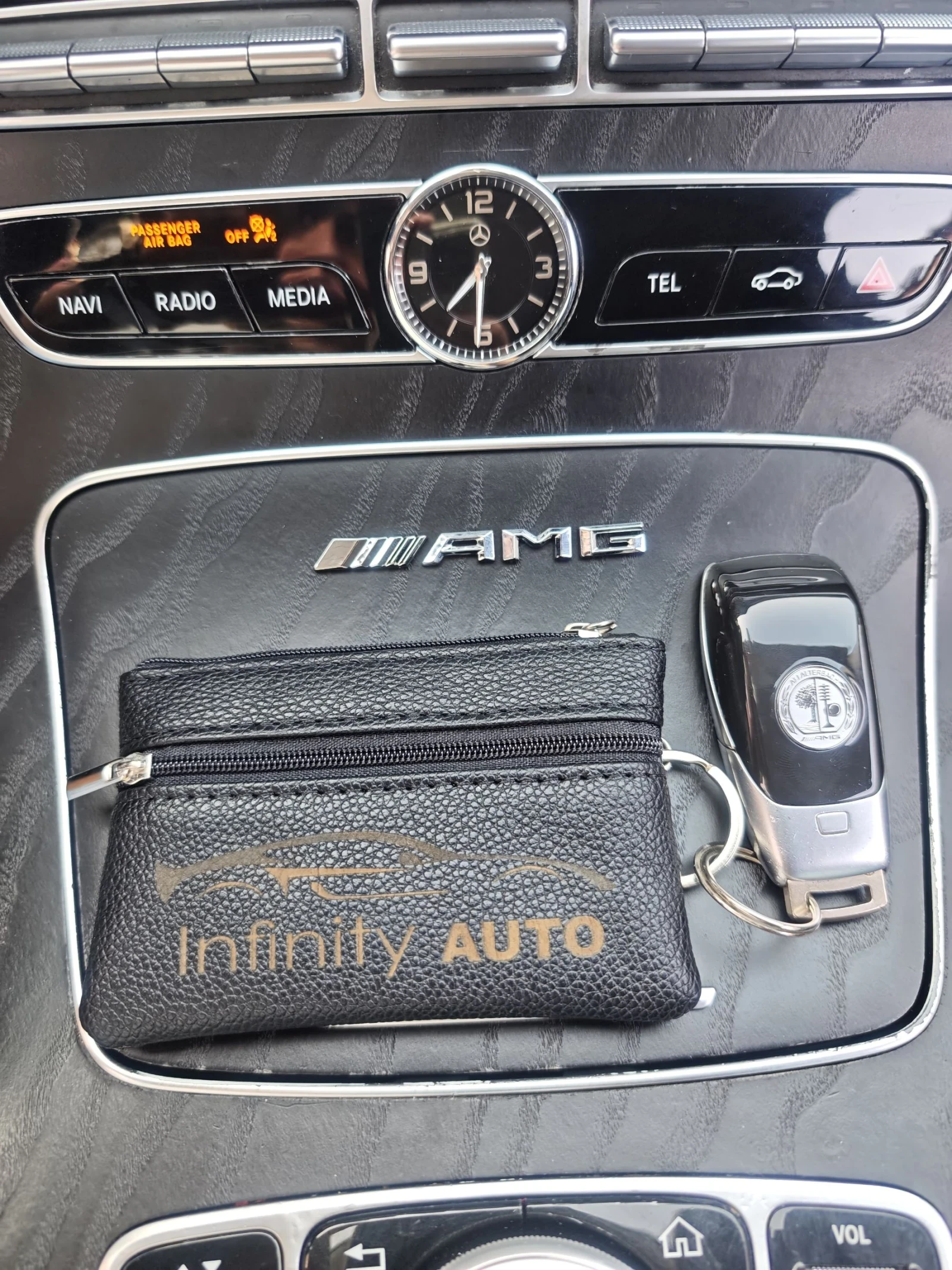 Mercedes-Benz E 220 AMG, ДИГИТАЛ, АМБИЕНТ, КАМЕРА, ПОДГРЕВ, ФУЛ , снимка 11 - Автомобили и джипове - 55480312